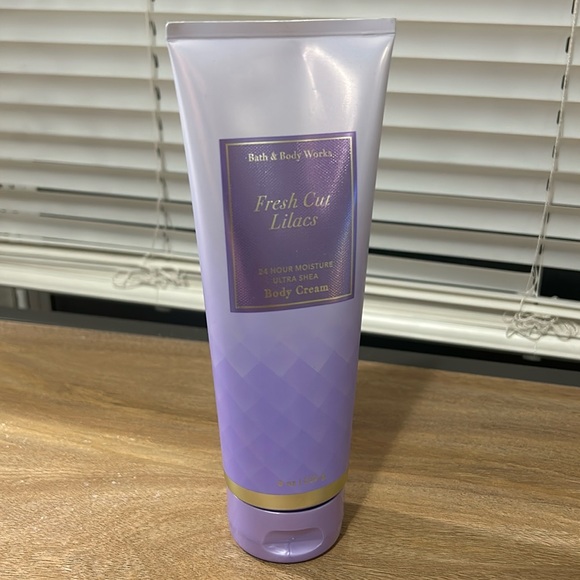 Fresh Cut Lilacs body cream - Picture 1 of 2